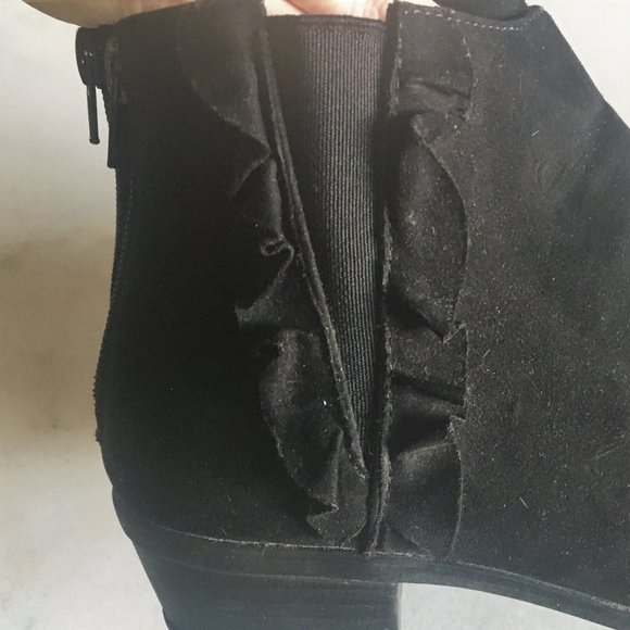 JustFab black chelsea ankle boots / bootie ruffles - Picture 10 of 11